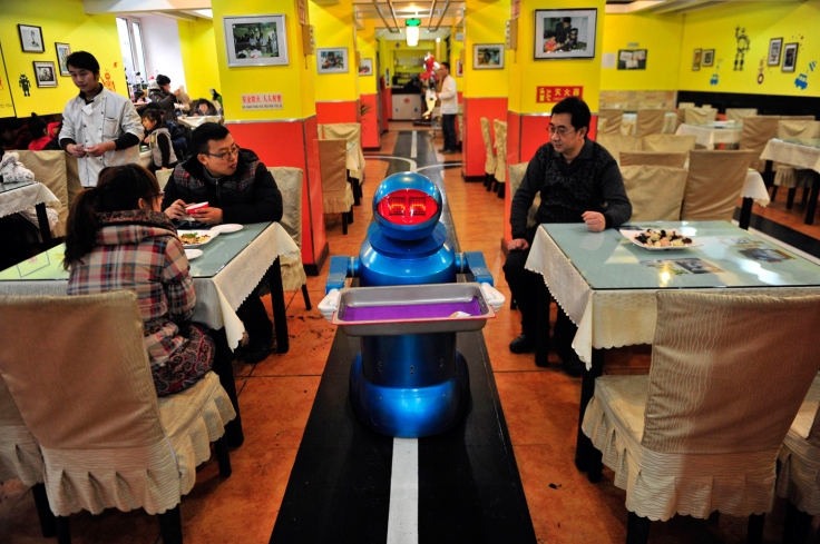 Robots-working-in-Restaurants-in-China4.jpg